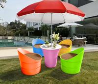 Offre Spéciale : Ensemble de Table et 4 Chaises de Jardin Modernes en Plastique – Durables, Imperméables et Légers pour l'Extérieur