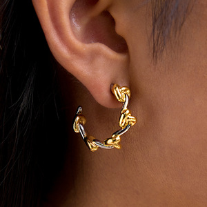 Pendientes de Aro con Nudo en Forma de C, Oro de 18K, Acero Inoxidable, Bloques de Color, Geométricos, para Uso Diario - Product Image 2