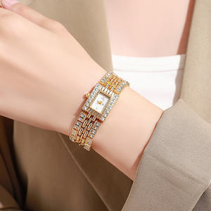 Nouvelle <span class=keywords><strong>Montre</strong></span> <span class=keywords><strong>Bracelet</strong></span> Minimaliste Carrée à Quartz 2026 pour <span class=keywords><strong>Femme</strong></span>, Meilleure Vente Transfrontalière, Métal Tricolore - Product Image 2