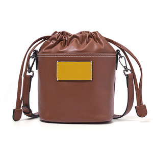 Sacs seau en cuir véritable avec cordon de serrage pour femmes, sacs à bandoulière et sacs travers en cuir de vachette, style simple et tendance, vente en gros - Product Image 3