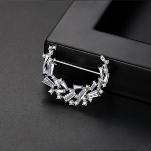 LUOTEEMI-broche de aleación con forma de luna para mujer, broche de circonita cúbica AA brillante para chica, diseño de regalo de joyería, venta al por mayor - Product Image 5