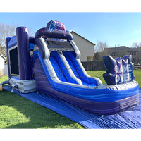 Combo gonflable à thème Gamer : château gonflable, toboggan aquatique, piscine, manette de jeu, trampoline, moonwalk