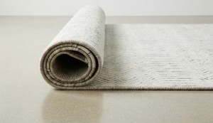 Alfombra de Lana Contemporánea Tejida a Mano en Color Marfil Vibrante con Patrón Abstracto y Pelo Medio para Sala de Estar e Interiores Modernos - Product Image 3