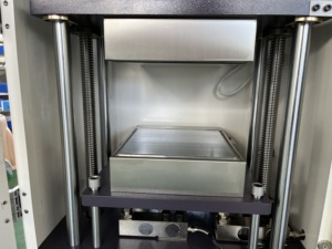 Yüksek hassasiyetli küçük laboratuvar otomatik sertleştirme pres makinesi Servo kontrol kauçuk Vulcanizer - Product Image 2