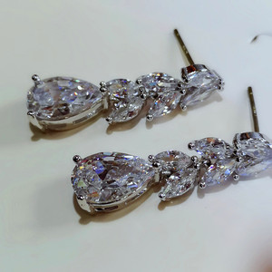 Orecchini a Goccia a Forma di Foglia di Media Lunghezza per Donne, Eleganti Gioielli per Orecchie Scintillanti e alla Moda - Product Image 4