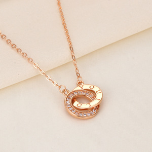 Collar Gargantilla Popular 2024 de Oro de 18K <span class=keywords><strong>y</strong></span> Cobre con Doble Círculo Redondo Entrelazado de Pedrería <span class=keywords><strong>y</strong></span> Grabado 'I Love You' - Product Image 1