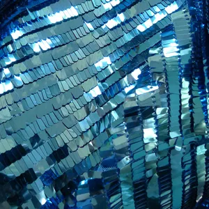 批发定制优雅闪亮的蓝色3d薄纱网网9毫米长矩形亮片刺绣面料，院子里的婚纱