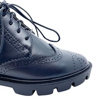 Grosir produk baru sepatu kulit santai klasik penambah tinggi desain unik