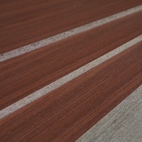 Panneaux de contreplaqué avec surface finie en pin, colle E2, 18 mm, OSB certifié CE pour la fabrication de portes de cuisine, de chambre, de salle de bain et d'extérieur