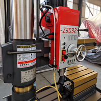 Machine de perçage radial verticale de haute précision Z3032 avec moteur à engrenages et pompe pour le travail des métaux industriels