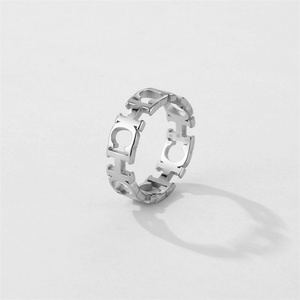 Anillo Personalizado con Letra CH, Joyería Personalizada, Acero Inoxidable 316L, Chapado en Oro, Anillos para Mujer - Product Image 5