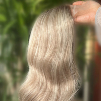 Perruque transparente en dentelle luxueuse pour le traitement de la perte de cheveux Perruque médicale avec surface en soie pour femmes Perruque médicale non adhésive