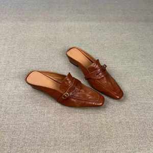 Mules élégantes rétro en cuir véritable et peau de mouton à bout fermé pour femmes, confortables, à talon bas, sandales d'extérieur - Product Image 4