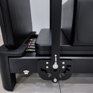 Máquina de Pilates Portátil de Aleación de Aluminio Negra con Pedales y Resortes Resistentes para Entrenamiento Físico, Venta al por Mayor - Product Image 3