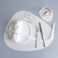 Ensemble de dessous-de-verre en cuir PU, sets de table résistants aux taches, lavables, avec languettes triangulaires antidérapantes