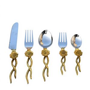 Ensemble de couverts de luxe en acier inoxydable 304 avec poignées dorées moulées, finition miroir, design moderne pour la maison, l'hôtel, les mariages - Product Image 1