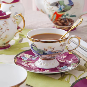 Juego de Taza y Platillo de Cerámica Moderna de Lujo Ligero, Taza Pequeña para Té Negro de la Tarde, Diseño Floral para Parejas, Sostenible y de Alta Gama - Product Image 2