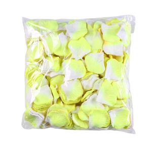 กลีบกุหลาบประดิษฐ์สีแดง ของตกแต่งงานแต่งงาน ของขวัญสำหรับคู่รัก - Product Image 5