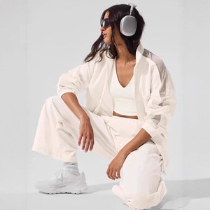 Giacca da Donna, Giacche per Donne, Giacca Corta Oversize con Borchie, Giacca da Donna con Frange - Product Image 2