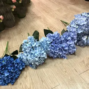 F-1645 ขายส่งงานแต่งงานประดิษฐ์ดอกไม้ผ้าไหม 5 หัวสีฟ้าไฮเดรนเยียช่อสำหรับตกแต่งบ้าน