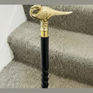 Canne en laiton artisanale pour usage traditionnel avec poignée en laiton détaillée et corps en bois ou en métal robuste - Product Image 1