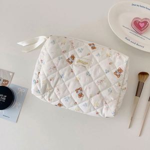 Stylish Spacious Large Travel Makeup Cosmetic Toiletry Bag 3Pcs Checkered Large Quilted Makeup Bag <b>Set</b> for Women and Girls - Product Image 3