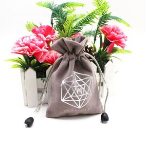 Sacs à cordon en velours recyclable avec logo personnalisé pour cadeaux et emballages de bijoux avec design imprimé à l'écran - Product Image 3