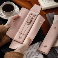 Pochette à bijoux portable en microfibre, rouleau à bijoux en velours avec bouton-pression, sac de rangement pour colliers, boucles d'oreilles et bagues, idéal pour les voyages