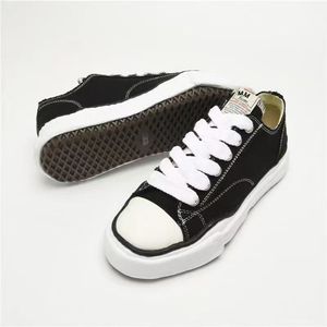 <span class=keywords><strong>Chaussures</strong></span> <span class=keywords><strong>en</strong></span> <span class=keywords><strong>toile</strong></span> à lacets de marque de luxe <span class=keywords><strong>en</strong></span> gros avec semelles épaisses, design léger pour hommes et femmes, <span class=keywords><strong>chaussures</strong></span> de marche confortables - Product Image 1