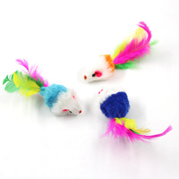 Vente en gros mini jouet en peluche super doux pour chat à l'intérieur de l'herbe à chat plumes interactives souris jouets pour chats d'intérieur