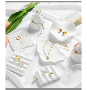Ornamenti Decorativi in Gesso Bianco per Nail Art, Espositore per Gioielli e Collane, Sfondo per Fotografia - Product Image 1