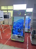 Photomaton portable avec écran tactile et cadre LED, disponible aux États-Unis et en Europe