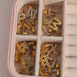 Breloques personnalisées en acier inoxydable 316L plaqué or 14K 18K PVD avec zircon et perle pour la création de bijoux - Product Image 2