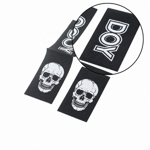 Étiquettes tissées pliées au centre, personnalisées avec logo de marque, pour vêtements – Prix abordable - Product Image 3
