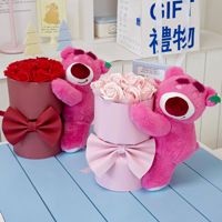 Bouquet d'ours fraise, bouquet de roses éternelles en peluche, seau à câlins, cadeau d'anniversaire et de remise de diplôme pour petite amie, Saint-Valentin artificiel