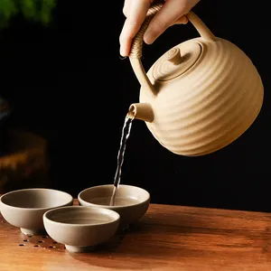 थोक चीनी शैली चीनी मिट्टी 700ml अद्वितीय चायदानी कॉफी पॉट भूरे रंग संभाल के साथ विंटेज मिट्टी चायदानी चाय के बर्तन केटल्स