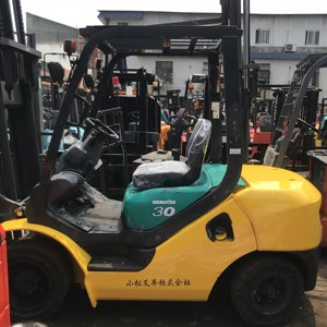 Montacargas Diésel Komatsu de 3 Toneladas, 16ª Generación, Usado en Excelentes Condiciones, Tracción 4x4, Mástil de Dos Etapas, 1 Año de Garantía, Maquinaria de Construcción - Product Image 5