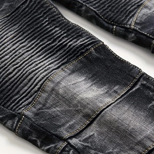 Jeans de Mezclilla Negros Desgastados para Hombre con Bolsillos Laterales con Cremallera, Estilo Urbano, para Uso Diario y Ocasiones Casuales - Product Image 5