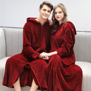 Vente en gros d'usine/OEM Automne Hiver <span class=keywords><strong>Peignoir</strong></span> Chemise de nuit à fermeture éclair Capuche Taille élastique Longue Flanelle Épaissie Pyjamas Style Couple - Product Image 4
