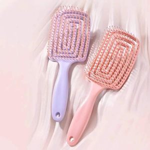 Peigne démêlant incurvé <span class=keywords><strong>à</strong></span> coussin d'air <span class=keywords><strong>avec</strong></span> logo personnalisé et poignée carrée en plastique pour massage des <span class=keywords><strong>cheveux</strong></span> bouclés - Product Image 2