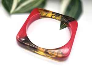 กำไลเรซิ่นหลากสีสันสำหรับผู้หญิงที่มีโครงสร้างที่ทนทานและมีน้ำหนักเบา มีสไตล์และทันสมัยสำหรับทุกโอกาส - Product Image 4