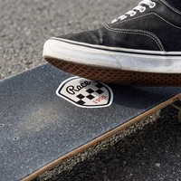 Autocollants en vinyle imperméables personnalisés, découpés à la forme, logo anti-rayures, autocollants pour skateboard, résistants aux UV, étiquettes adhésives durables