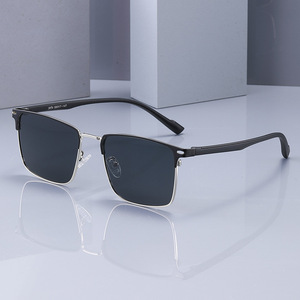 Lunettes de soleil polarisées pour la pêche, monture carrée pour hommes, protection UV400, lentille TAC, monture en plastique et métal, couleur noire, utilisation en extérieur - Product Image 2