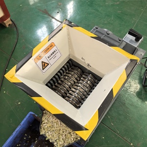 Trituradora pequeña de doble eje para chatarra de Residuos Sólidos Máquina trituradora de plástico y PET de nueva condición con componentes de núcleo de engranaje - Product Image 4