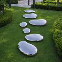 Sculpture ovale abstraite en acier inoxydable poli effet miroir pour décoration extérieure de jardin et de prairie
