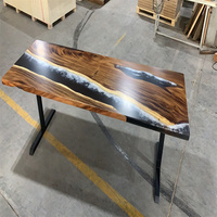 Table de salle à manger en bois massif de peuplier français avec résine époxy, plateau en résine époxy effet rivière, pour hôtel et restaurant