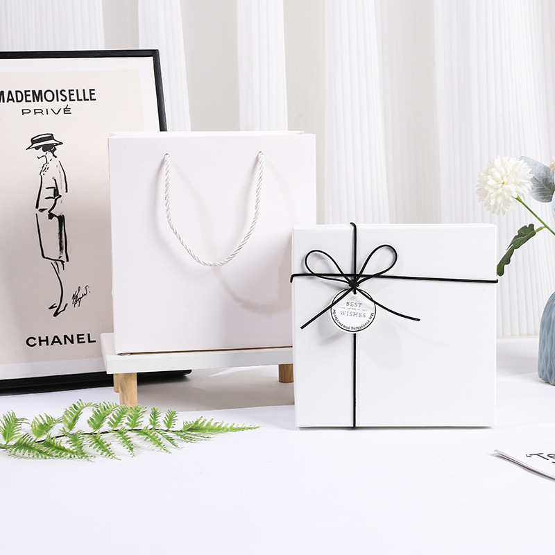 Étiquette ronde blanche&nbsp;; 20*20*9 (coffret cadeau + sac cadeau)