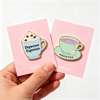 Badge de revers personnalisé pas cher en forme de tasse, en métal émaillé souple, motif café, avec support carton pour sacs à dos et décoration de vêtements