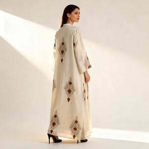 Robe Abaya sur mesure en tissu de haute qualité, élégante et raffinée, pour femmes musulmanes, occasions spéciales - Product Image 1