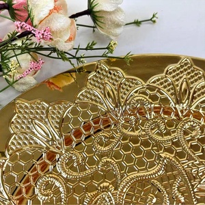 <span class=keywords><strong>Sottopiatti</strong></span> in Plastica Opaca Dorata con Motivo Floreale per Decorazione Tavola Matrimoni Hotel Feste - Product Image 3
